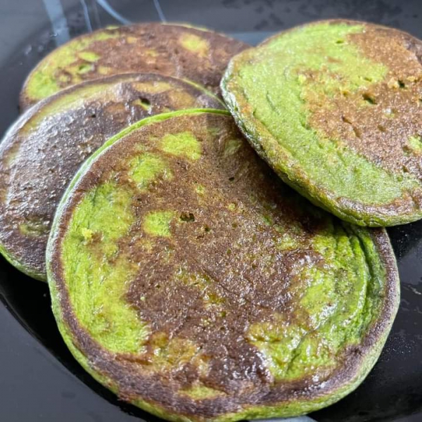 Green Pancakes with Oat, Banana & Spinach Ubee Nutrition